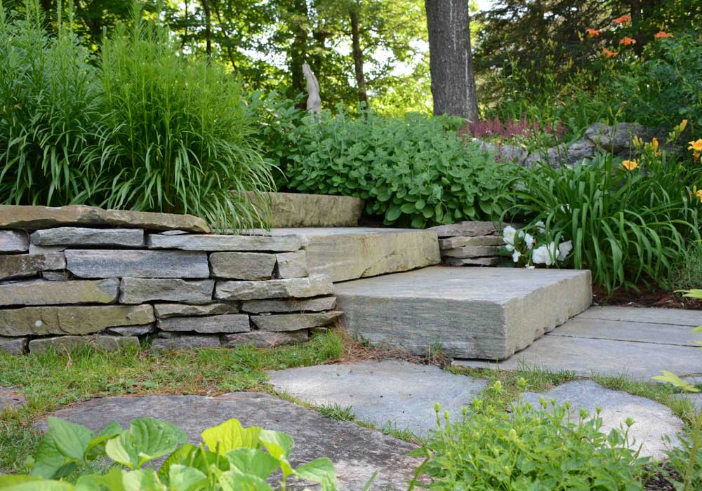 Natural plantings and Muskoka Granite - Top-Notch Landscaping Inc